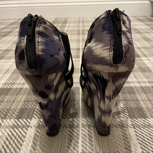 Black and Purple Patterned Platform Wedge Sandals - Picture 4 of 5